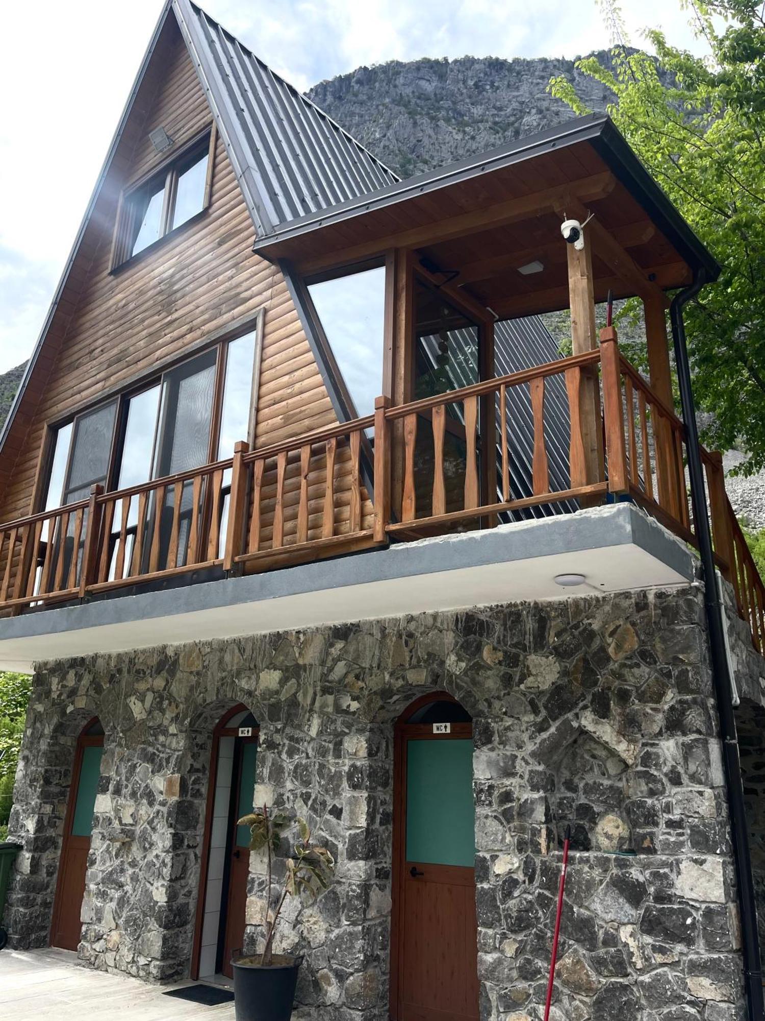 Maison d'hôtes Te Pjerini Selce-cem *